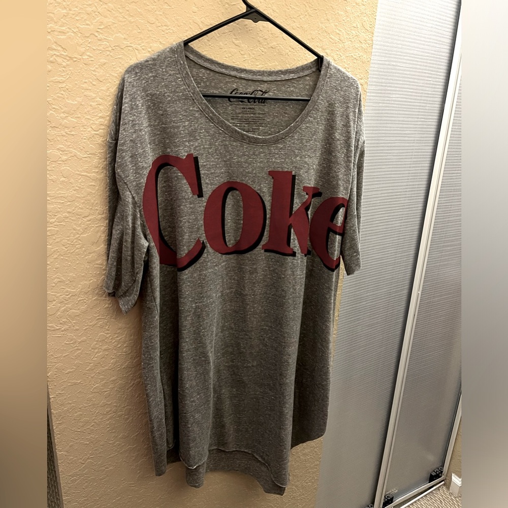 New!!! Coca Cola COKE T-Shirt with a slanted style bottom